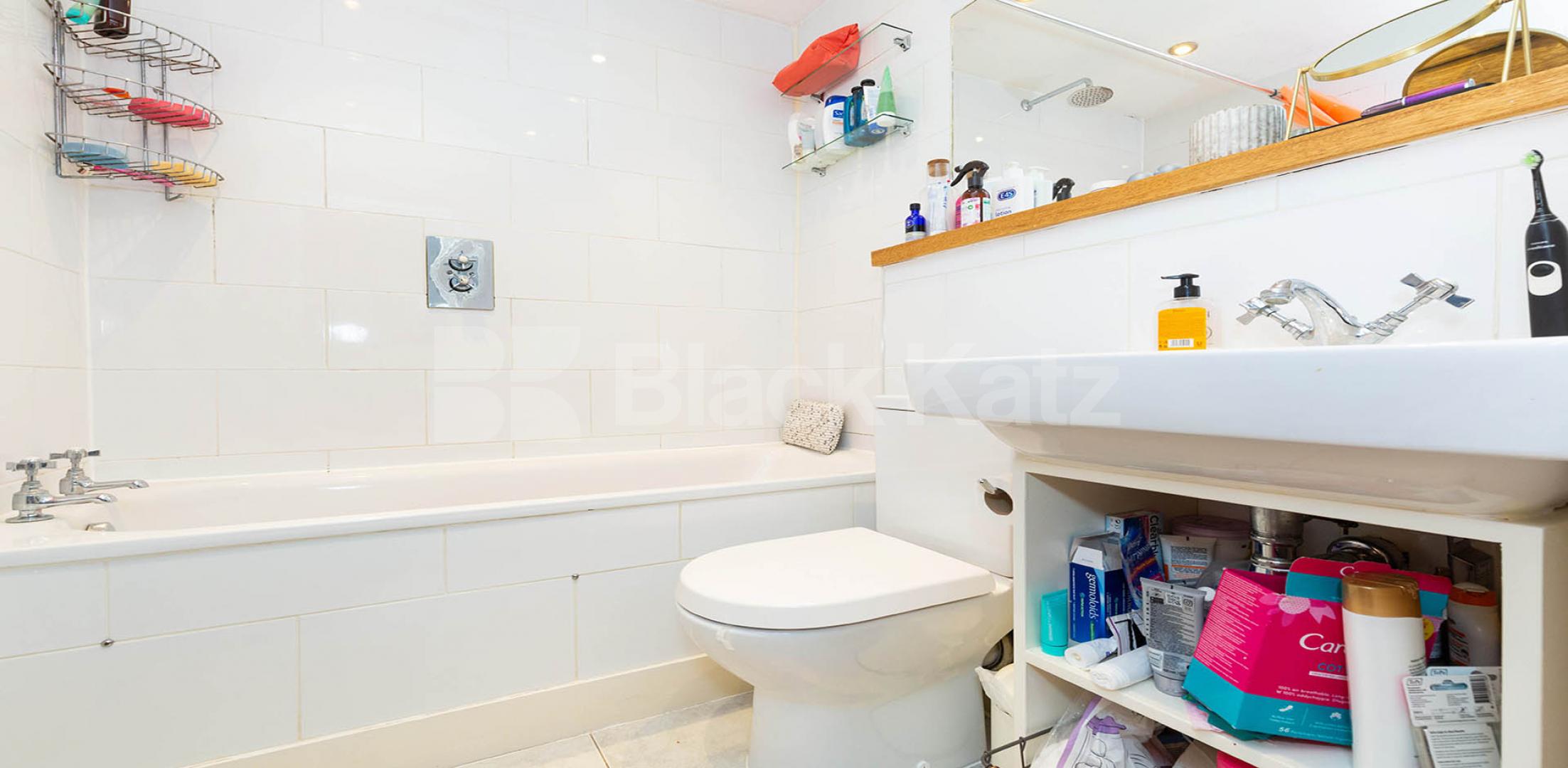 			VIRTUAL TOUR AVAILABLE!, 1 Bedroom, 1 bath, 1 reception Apartment			 Christchurch Road, CROUCH END